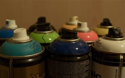 Image by Levi Siuzdak at Wikimedia Commons: https://commons.wikimedia.org/wiki/File:Spray_cans.jpg