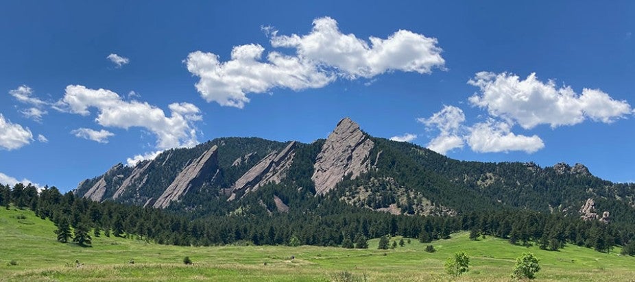 Picture of Flatiron mountains