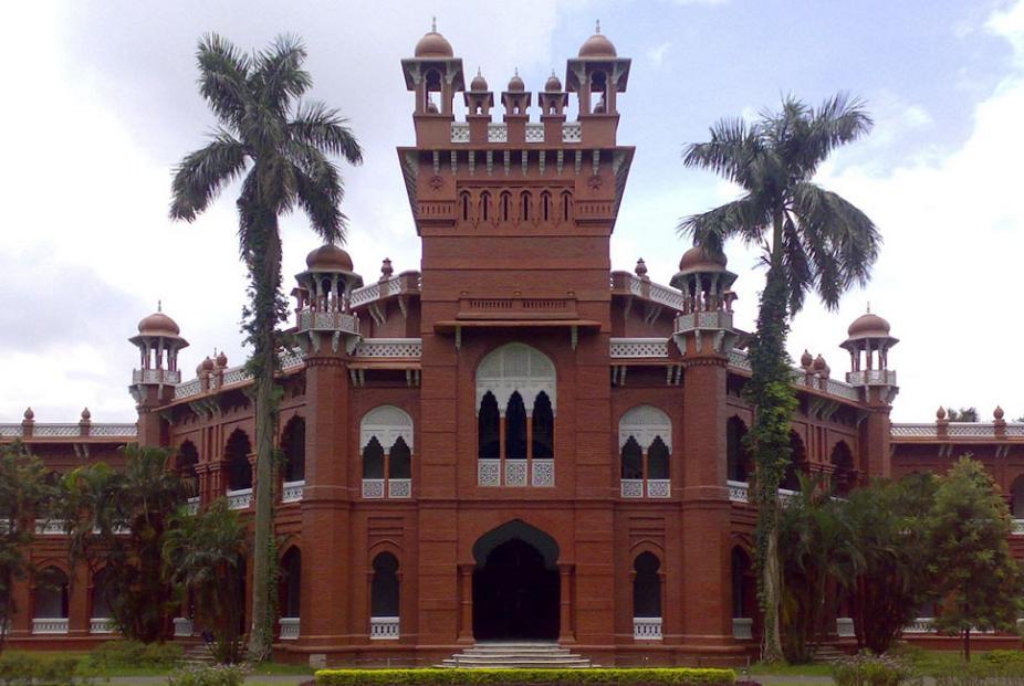 Curzon Hall, University of Dhaka, Bangladesh. Photo by Sajid Muhaimin Choudhury at Wikimedia Commons.