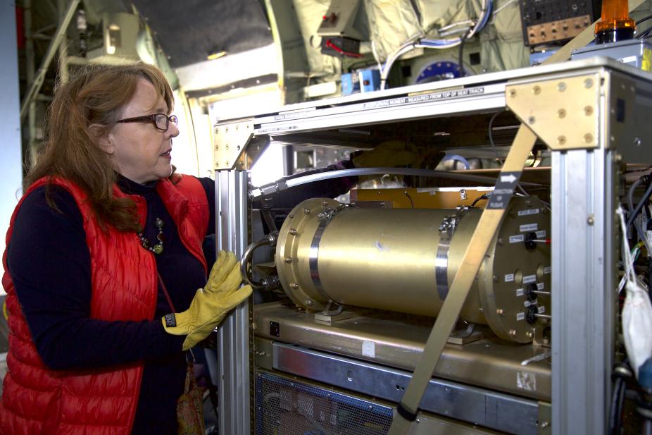 Teresa Campos conducts pre-flight preparations of fast ozone instrument
